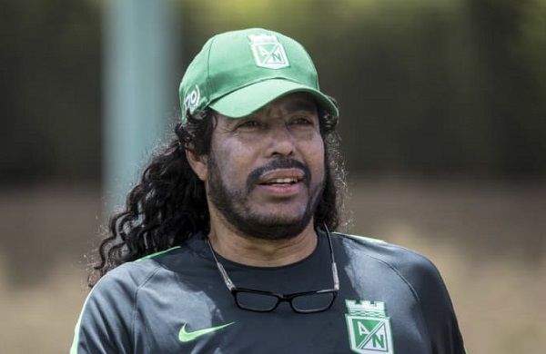 cầu thủ tóc xù Rene Higuita